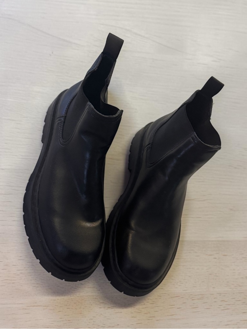 Men's Black Chukka Lug Boots - Sleek Pull-On Style